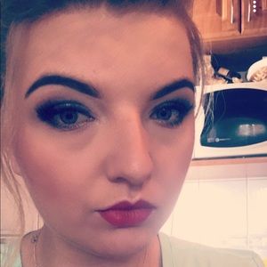 Meet your Posher, Angelika